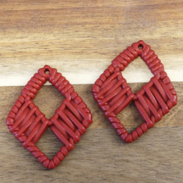 Acrylic Rattan Style Pendants, Cherry Red, Large Diamond, 2pcs