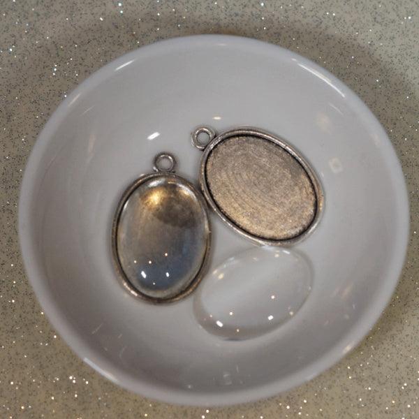 25 x 18mm Tray Pendant and Glass Cabochon - Set of 2 - Antique Silver - Humpday Beads