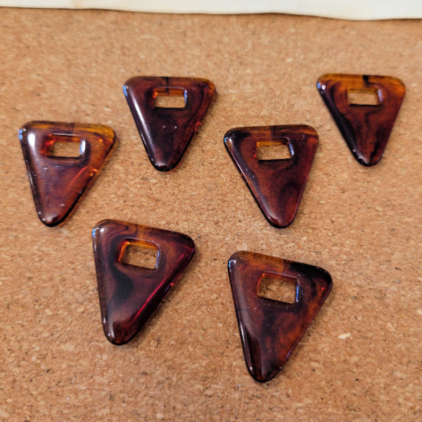 Vintage Faux Tortoiseshell Lucite Triangle Beads – 25x22mm – 6 pc
