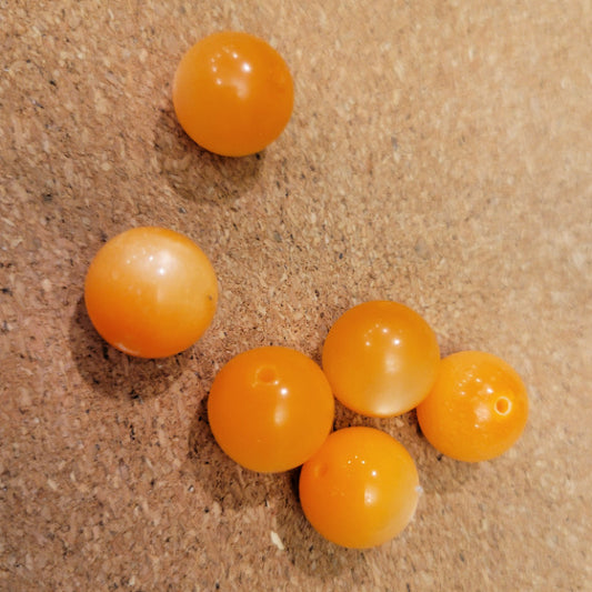 Vintage Moonglow Lucite Round Beads – Butterscotch Orange, 14mm, 6pcs