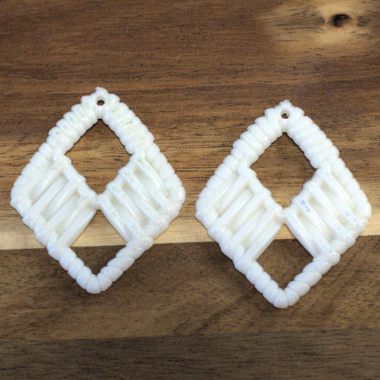 Acrylic Rattan Style Pendants, Ivory White, Large Diamond, 2pcs